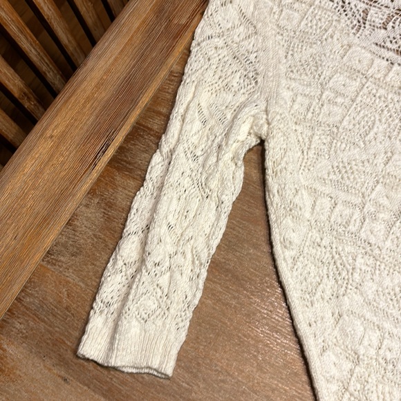 Lauren Conrad cream sweater - Picture 3 of 6